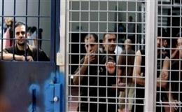 صحيفة السلطة طلبت من الاحتلال إطلاق سراح 25 أسيراً معتقلين منذ أوسلوا