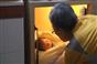 بالفيديو .. صندوق مخصص للتخلص من الاطفال الرضع 